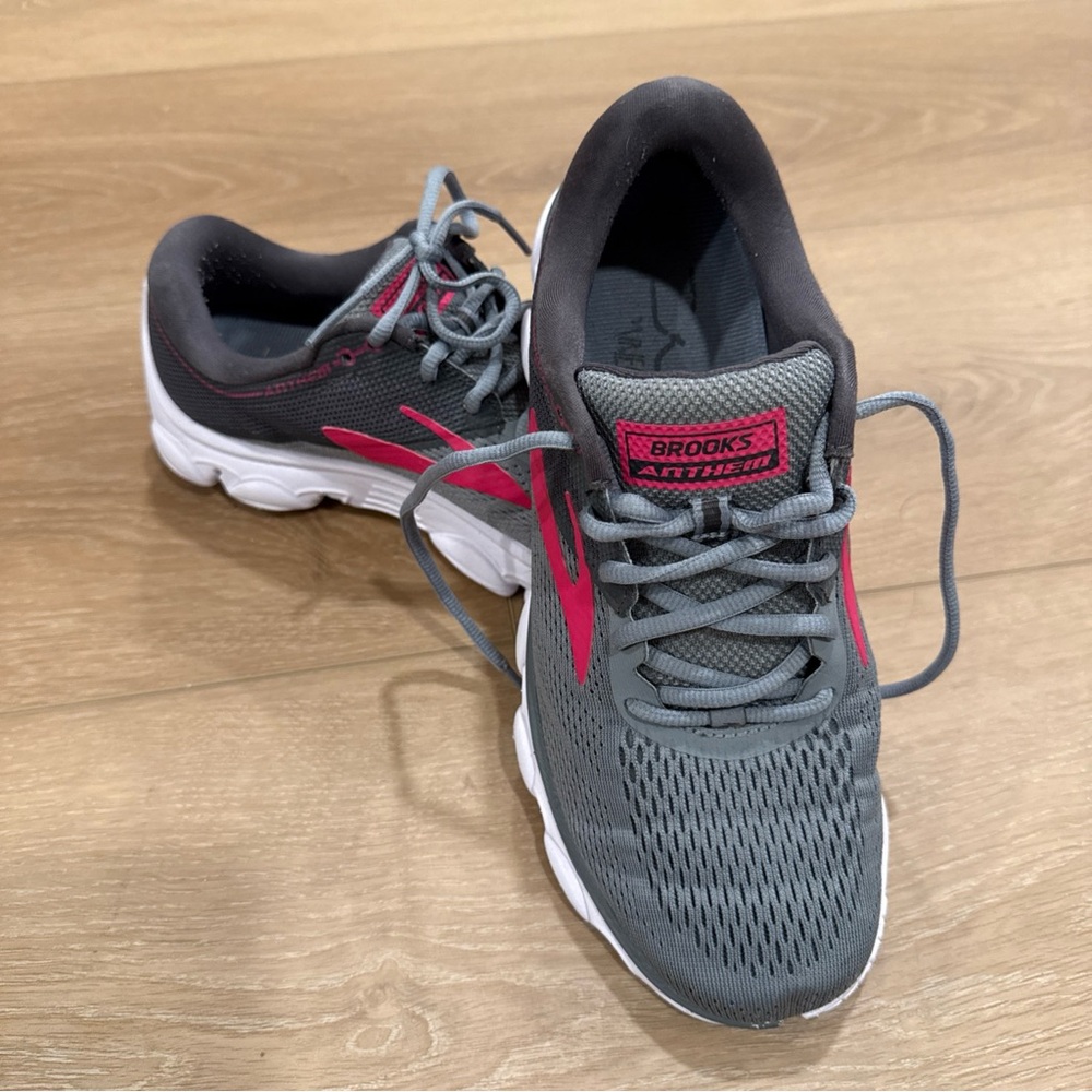 Brooks Anthem Women’s Size 9 Gray Pink Athletic Running Walking Shoes Sneakers